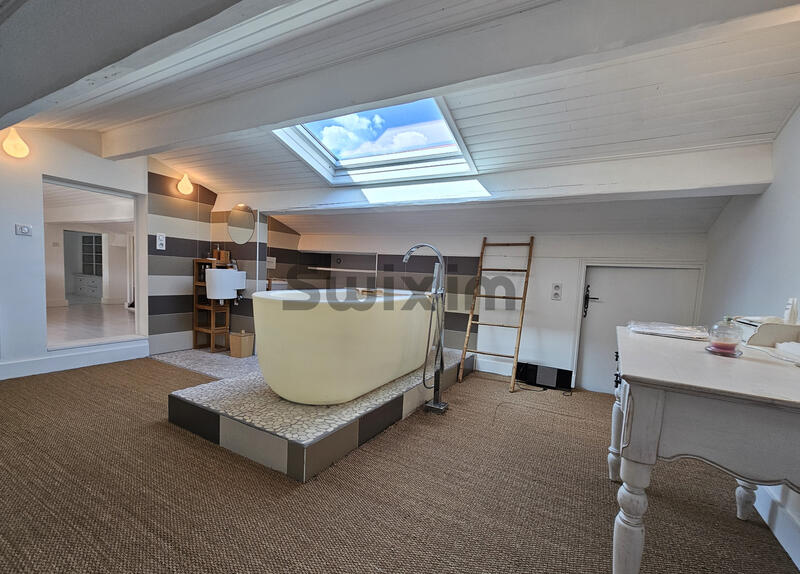 Propriété - 370 m² - 16 pièces