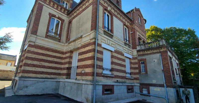 Demeure - 443 m² - 14 pièces