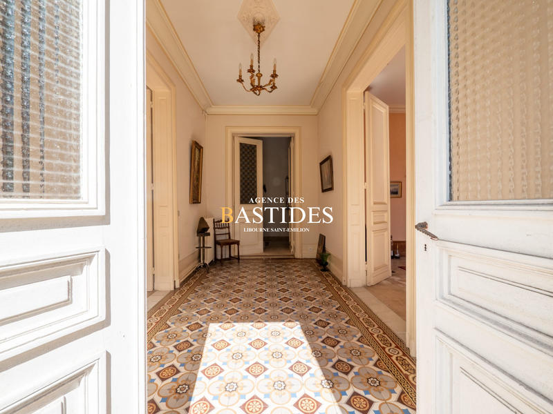 Maison - 474 m² - 9 pièces