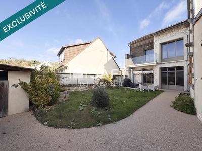 Maison - 225 m² - 8 pièces