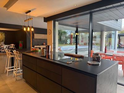 Propriété - 307 m² - 8 pièces