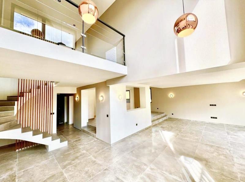 Maison ancienne - 217 m² - 7 pièces