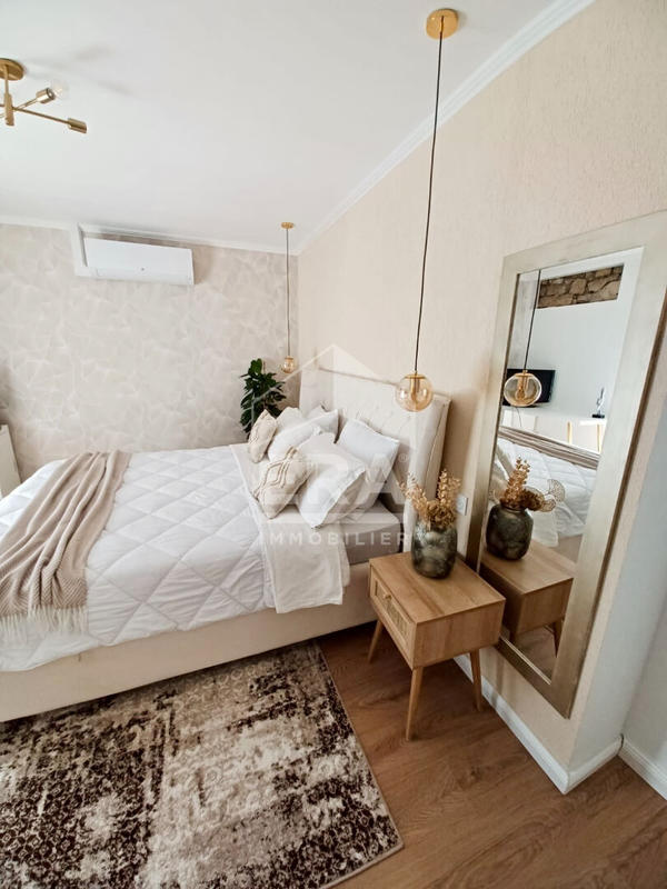 Maison - 180 m² - 6 pièces