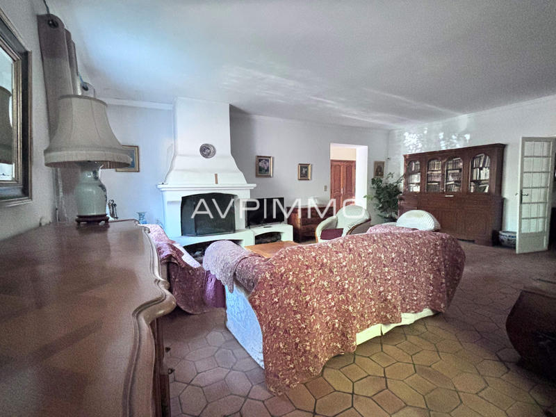 Villa - 328 m² - 7 pièces