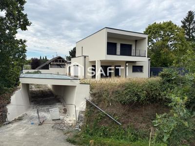 Maison - 180 m² - 6 pièces