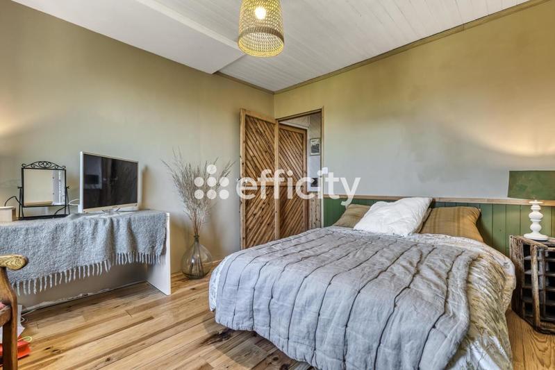 Maison - 228 m² - 9 pièces