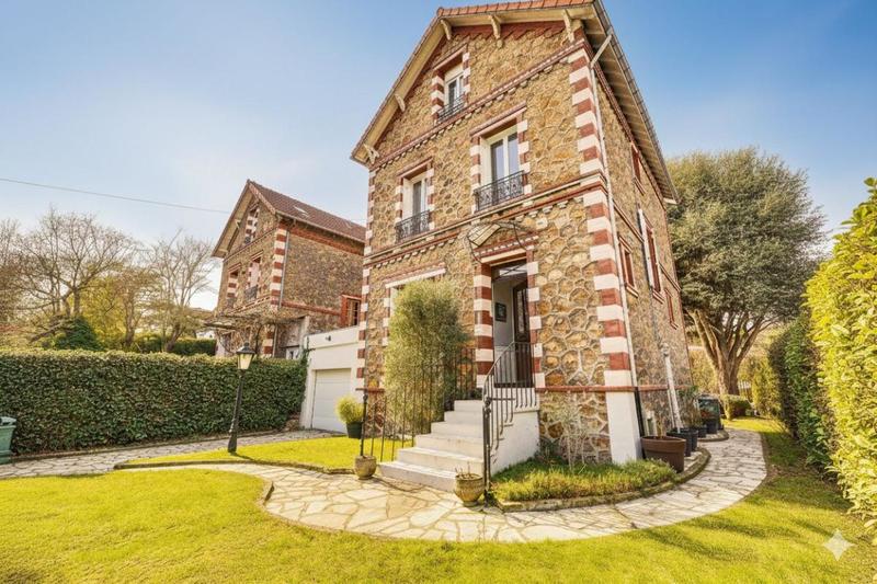 Maison - 135 m² - 6 pièces