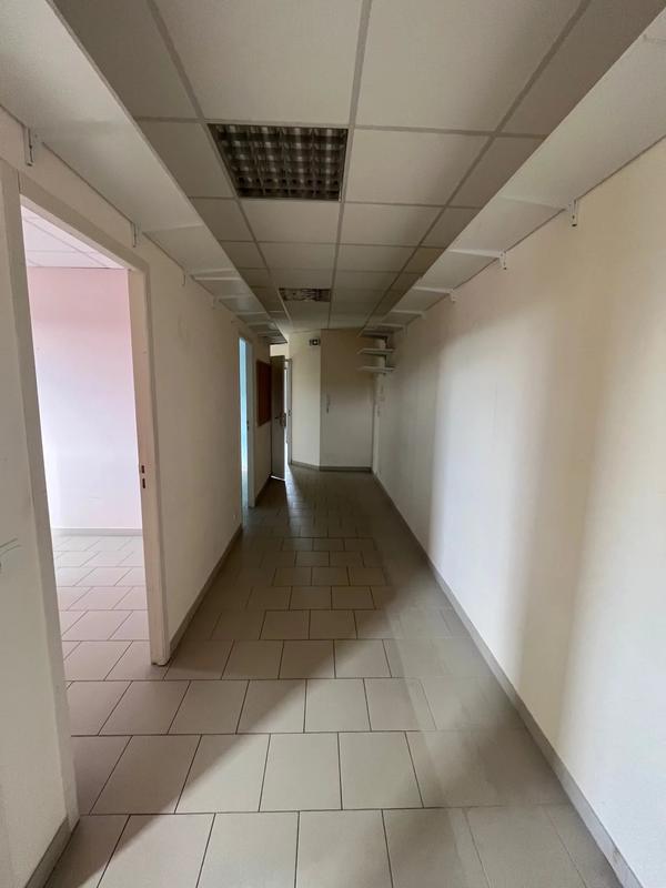 Local d'activités - 90 m² - 5 pièces