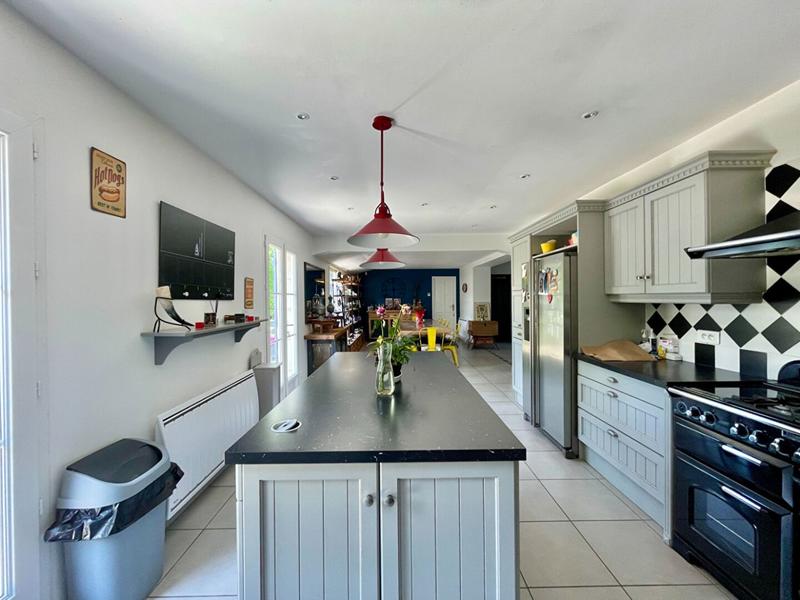 Maison - 230 m² - 7 pièces