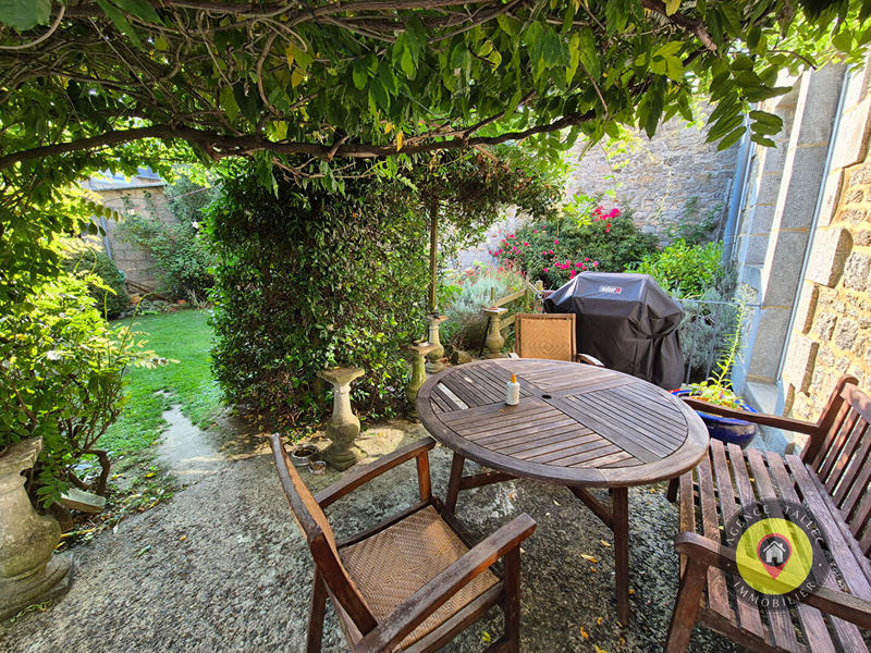 Maison - 484 m² - 11 pièces