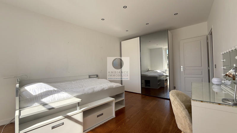 Maison - 219 m² - 6 pièces