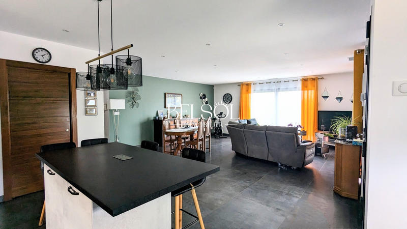 Maison - 263 m² - 6 pièces