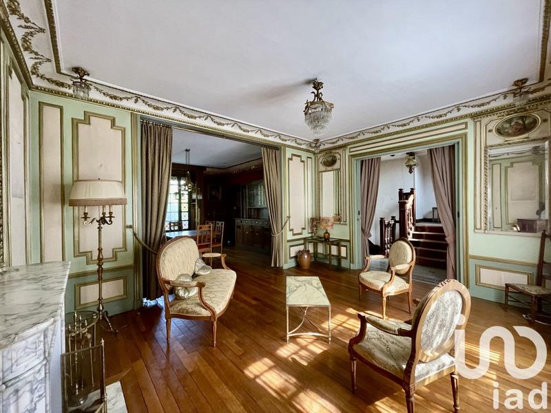 Maison - 205 m² - 9 pièces