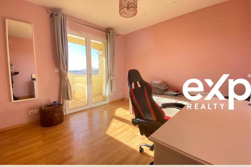 Maison - 171 m² - 6 pièces