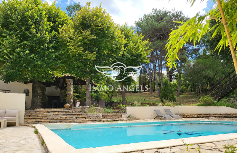 Maison traditionnelle - 275 m² - 8 pièces