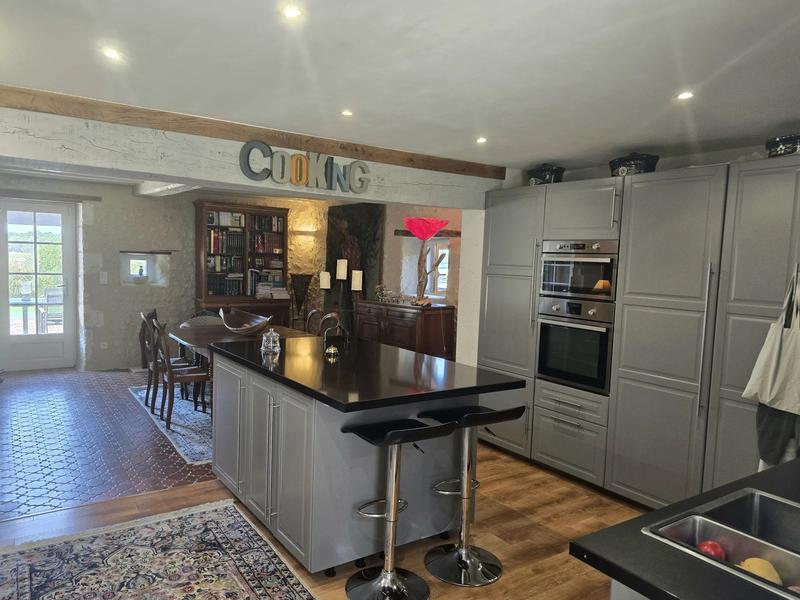 Maison traditionnelle - 176 m² - 8 pièces