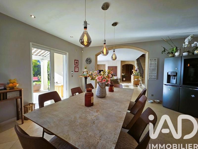 Maison - 240 m² - 5 pièces