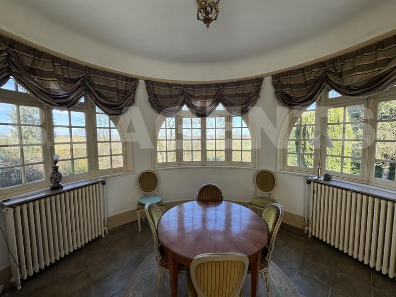 Maison - 300 m² - 8 pièces