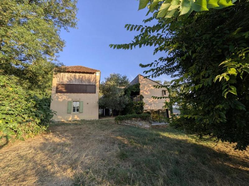 Maison - 421 m² - 11 pièces