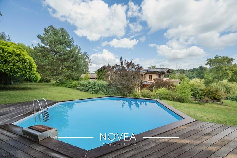 Maison - 220 m² - 9 pièces