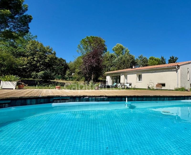 Maison - 150 m² - 6 pièces