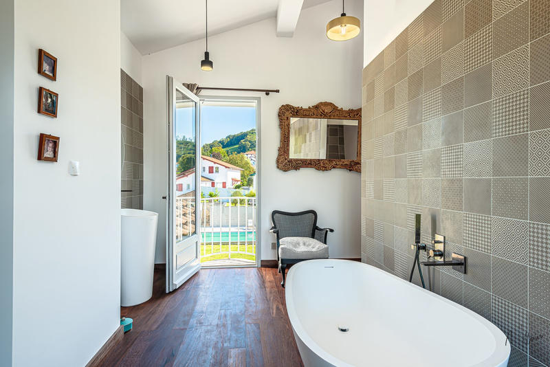 Maison - 346 m² - 6 pièces