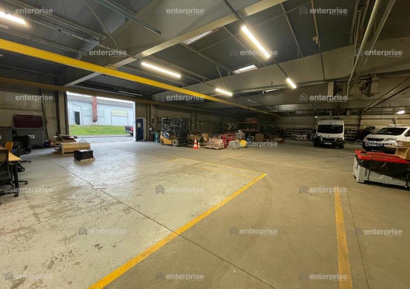Local d'activité / Entrepôt - 2 550 m²