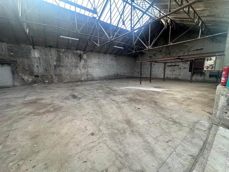 Entrepôt - 300 m²