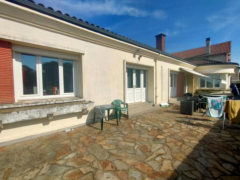 Maison - 300 m² - 8 pièces