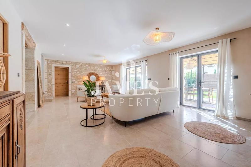 Maison - 210 m² - 6 pièces