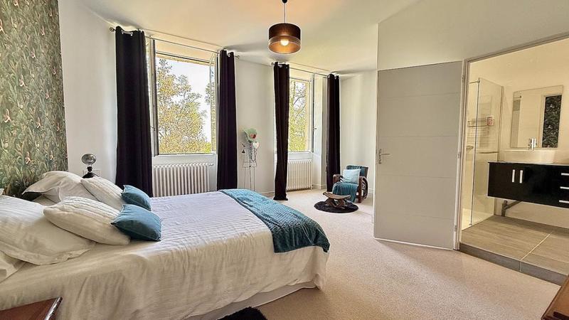 Propriété - 680 m² - 21 pièces