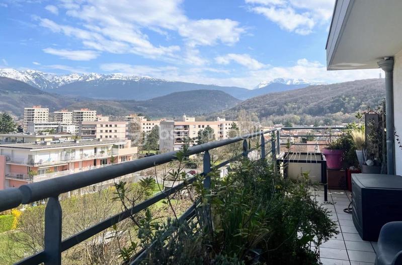 Appartement - 99 m² - 4 pièces