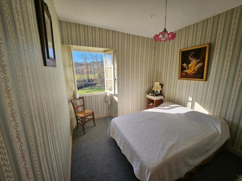 Propriété - 243 m² - 9 pièces