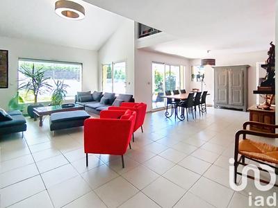 Maison - 204 m² - 6 pièces