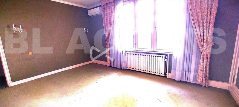 Maison - 233 m² - 9 pièces