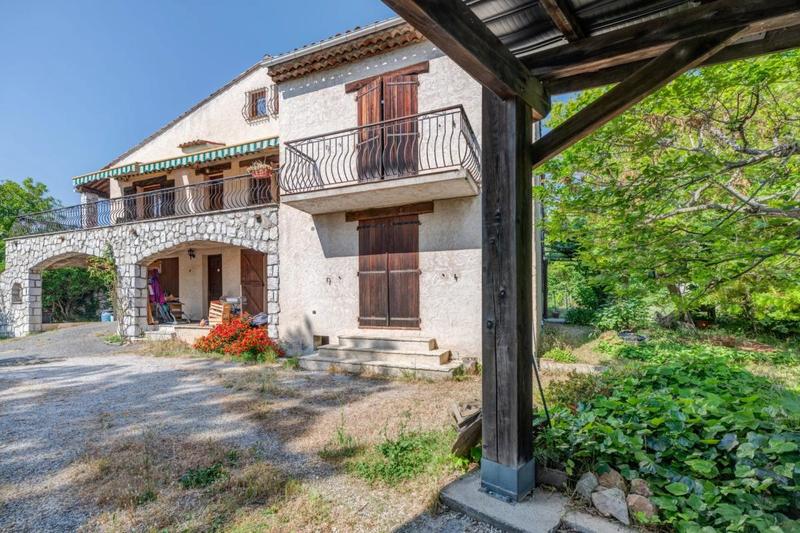 Maison - 298 m² - 10 pièces