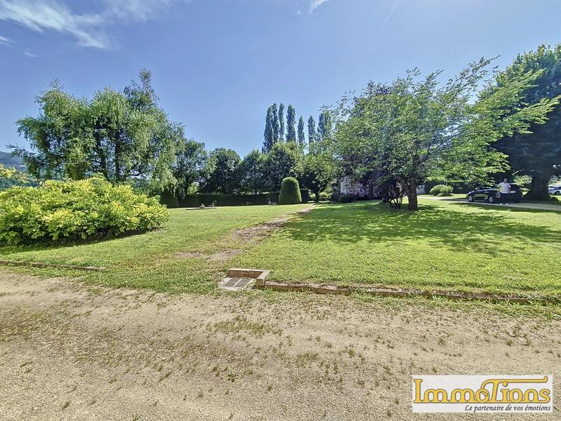 Propriété - 635 m² - 20 pièces