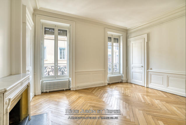 Appartement - 221 m² - 8 pièces