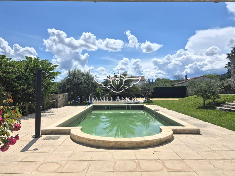 Maison - 137 m² - 6 pièces