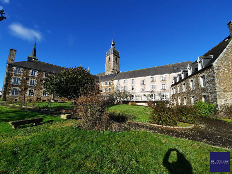 Maison - 2 260 m² - 65 pièces