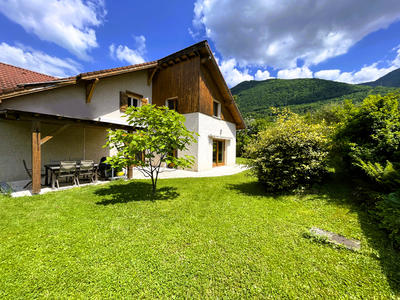 Maison traditionnelle - 211 m² - 8 pièces