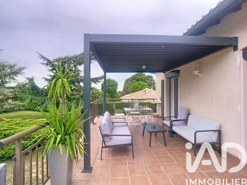 Maison - 238 m² - 8 pièces