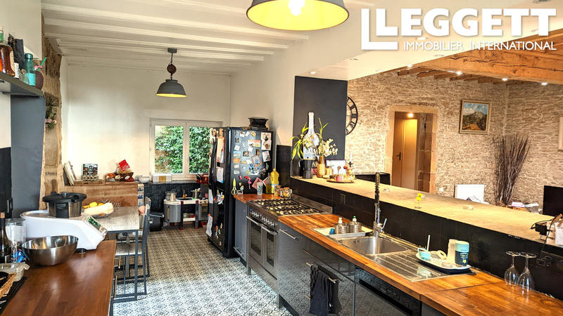 Demeure - 225 m² - 8 pièces