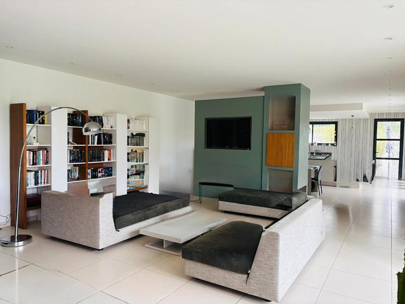 Maison - 242 m² - 7 pièces