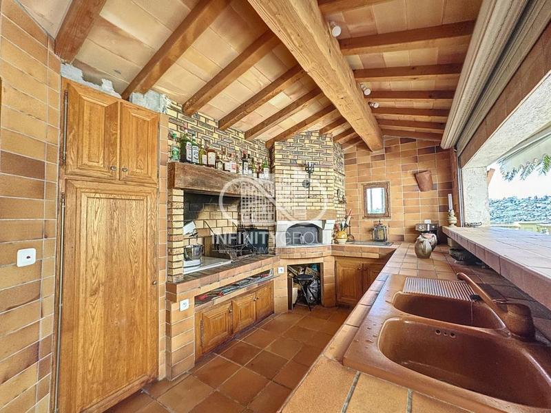 Villa - 247 m² - 7 pièces