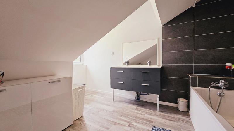 Maison - 180 m² - 5 pièces