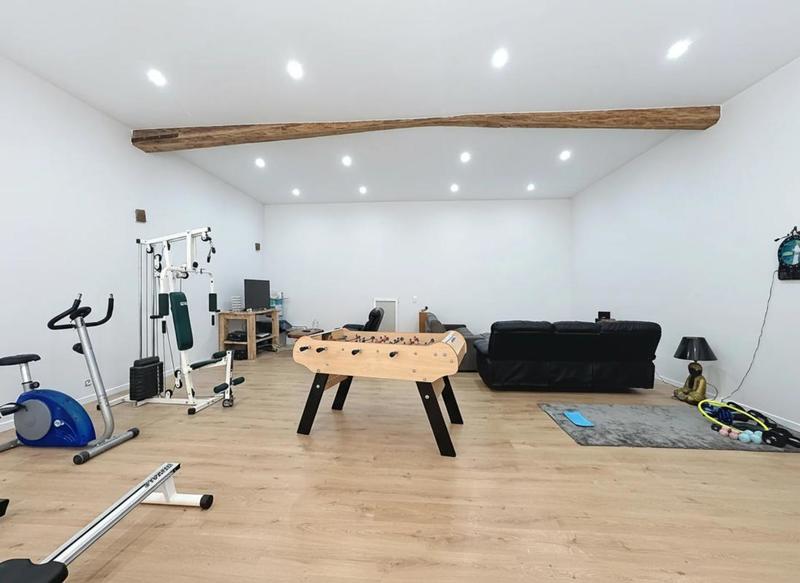 Propriété - 250 m² - 6 pièces