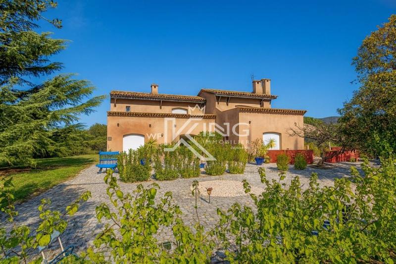 Propriété - 250 m² - 5 pièces