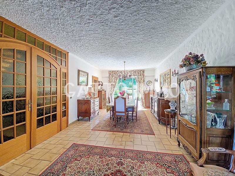 Maison - 200 m² - 8 pièces