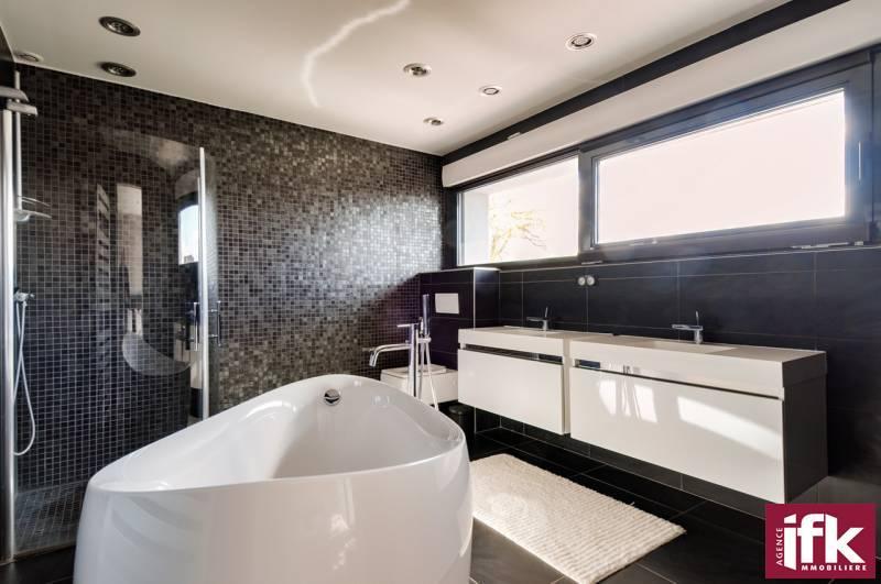 Propriété - 230 m² - 6 pièces